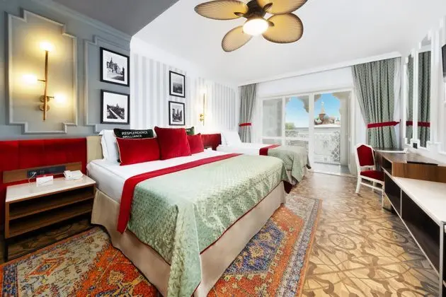https://images.etstur.com/imgproxy/resize/2560x1440/files/images/hotelImages/etsrooms/67/Kremlin_Palace_20251024144651_0.jpg