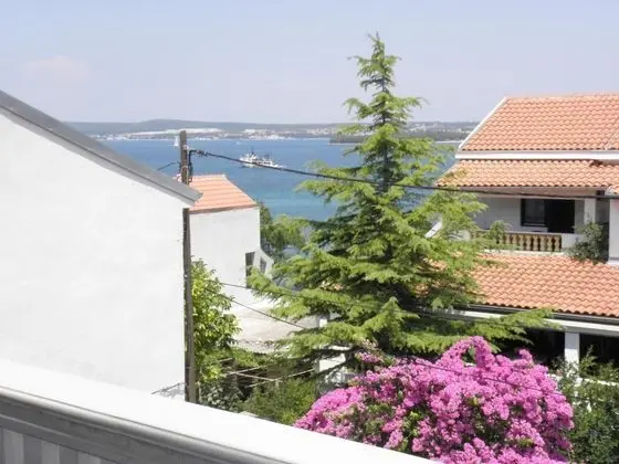 Apart Daire (Krešo - 100 m from sea - A1 desni(4+)