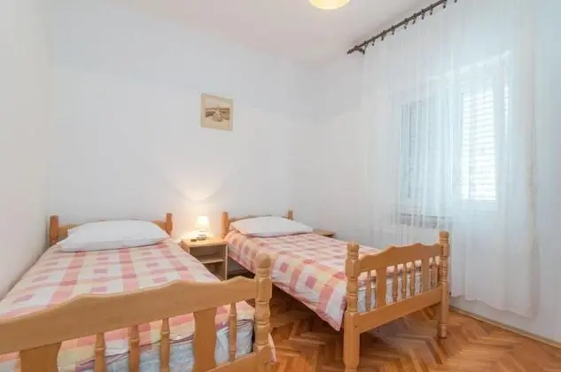 Apart Daire (Krešo - 100 m from sea - A1 desni(4+)