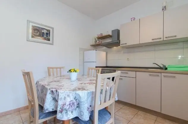 Apart Daire (Krešo - 100 m from sea - A1 desni(4+)