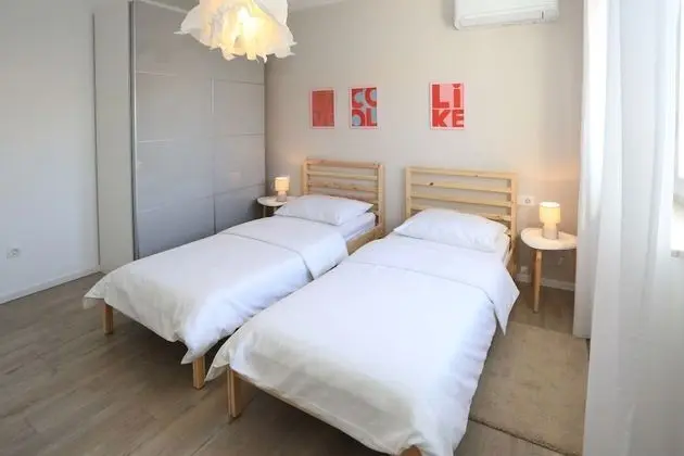 Ev (Kreso - with pool - H(8))