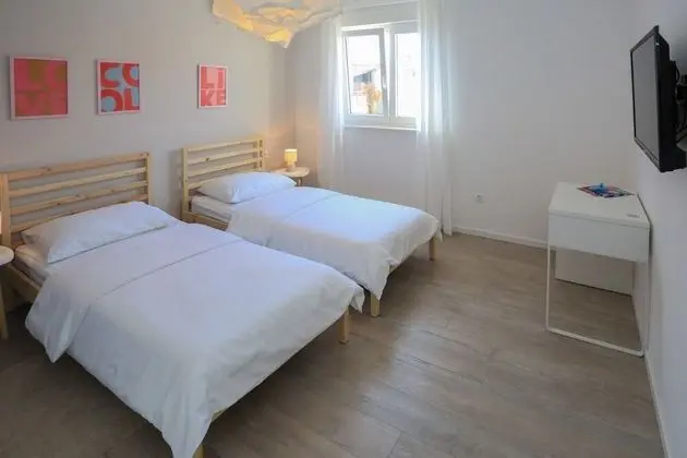 Ev (Kreso - with pool - H(8))