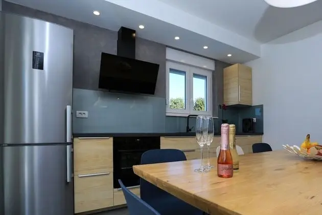 Ev (Kreso - with pool - H(8))