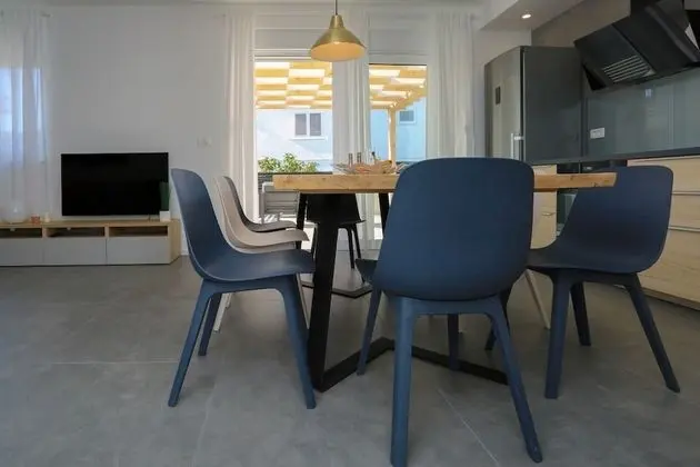 Ev (Kreso - with pool - H(8))