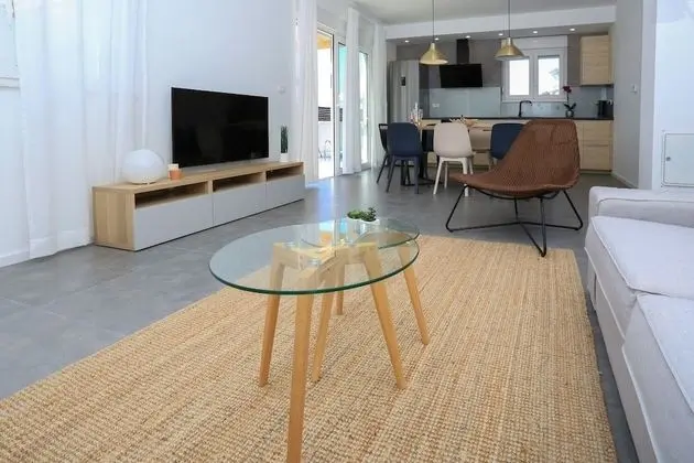 Ev (Kreso - with pool - H(8))