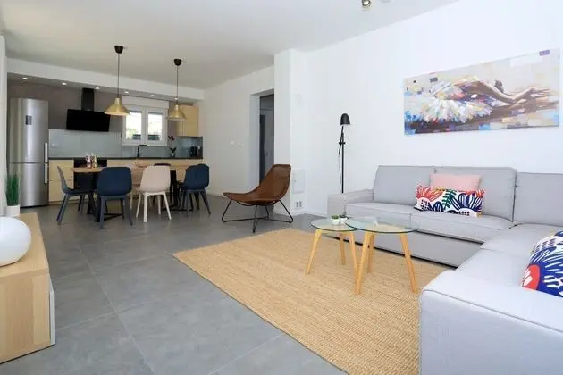 Ev (Kreso - with pool - H(8))