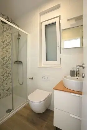 Ev (Kreso - with pool - H(8))