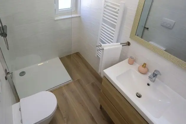 Ev (Kreso - with pool - H(8))