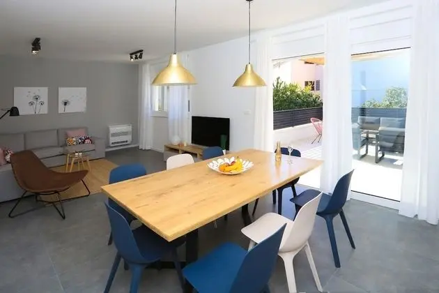 Ev (Kreso - with pool - H(8))