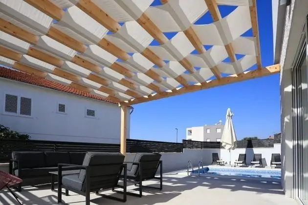 Ev (Kreso - with pool - H(8))