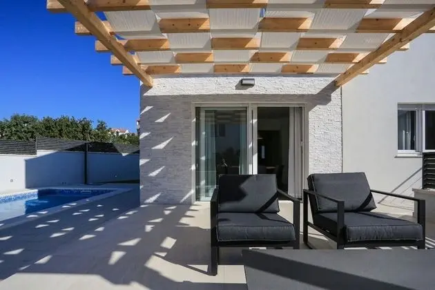 Ev (Kreso - with pool - H(8))