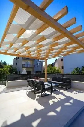 Ev (Kreso - with pool - H(8))