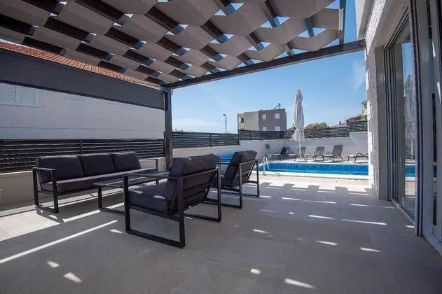 Ev (Kreso - with pool - H(8))