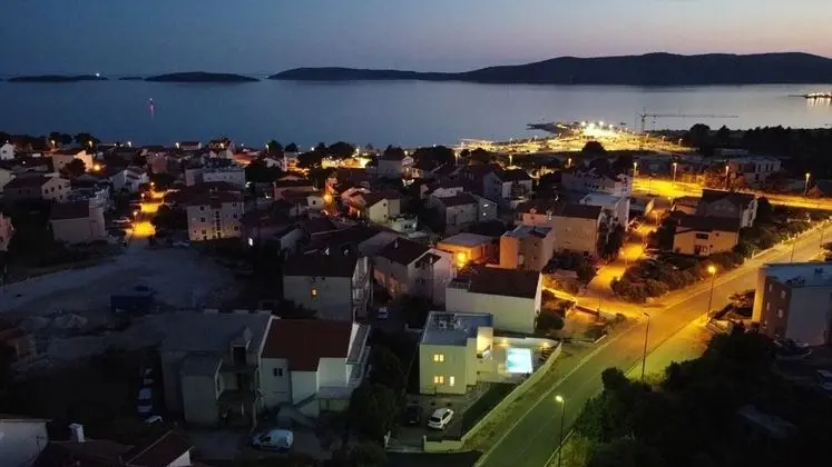 Ev (Kreso - with pool - H(8))