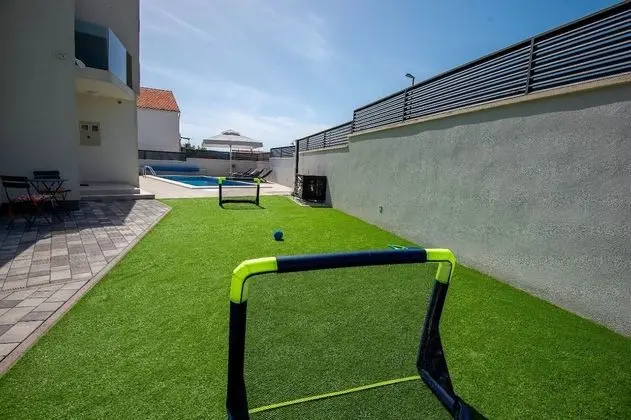 Ev (Kreso - with pool - H(8))