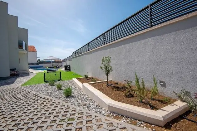 Ev (Kreso - with pool - H(8))