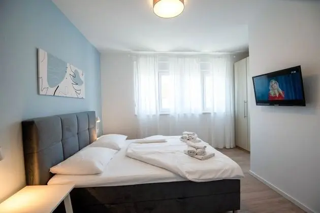 Ev (Kreso - with pool - H(8))