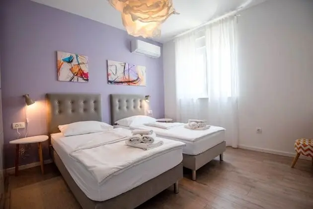 Ev (Kreso - with pool - H(8))