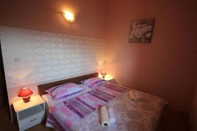 Ev (Kris - quiet and romantic - H(8+2))