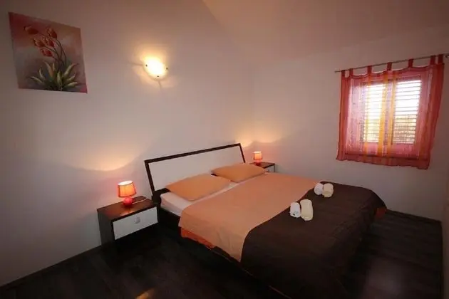 Ev (Kris - quiet and romantic - H(8+2))