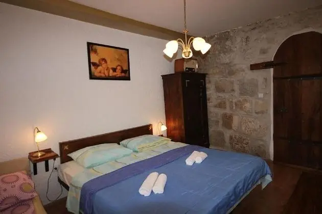 Ev (Kris - quiet and romantic - H(8+2))