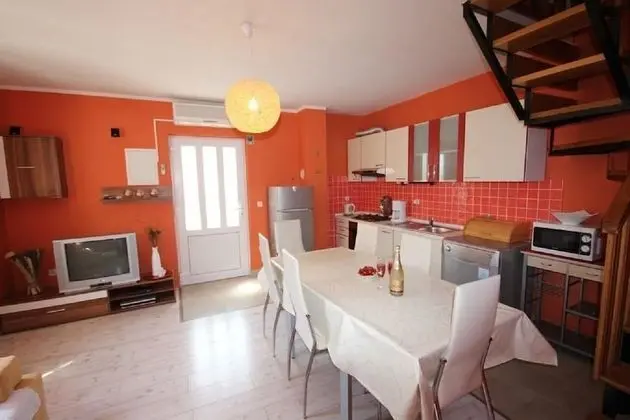 Ev (Kris - quiet and romantic - H(8+2))