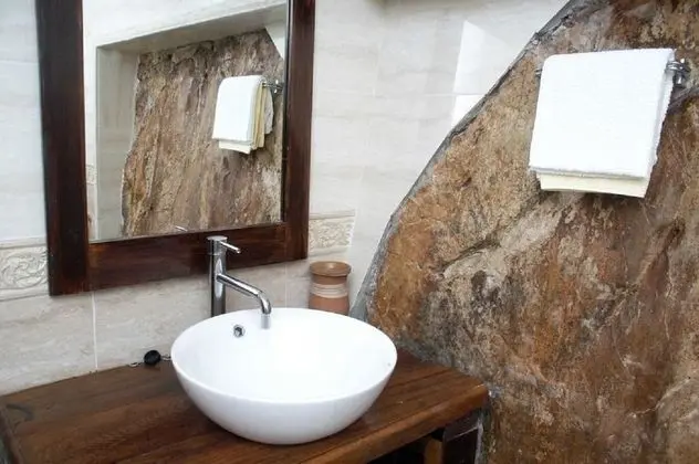 Ev (Kris - quiet and romantic - H(8+2))