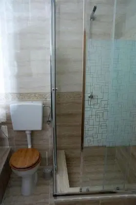 Ev (Kris - quiet and romantic - H(8+2))