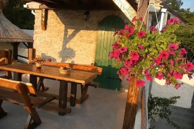 Ev (Kris - quiet and romantic - H(8+2))