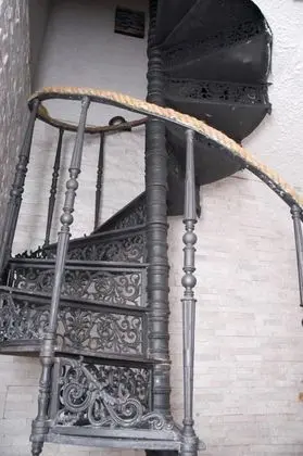 Ev (Kris - quiet and romantic - H(8+2))