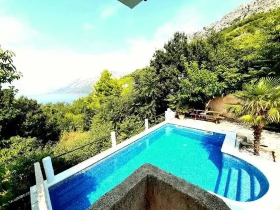 Ev (Kris - quiet and romantic - H(8+2))