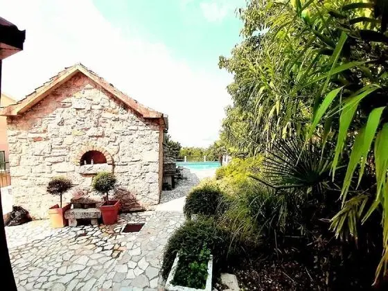 Ev (Kris - quiet and romantic - H(8+2))