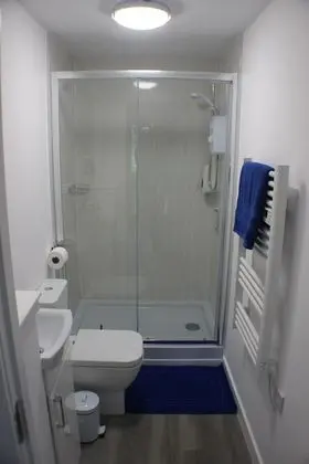 İki Ayrı Yataklı Oda, Ortak Banyo (Small Twin)