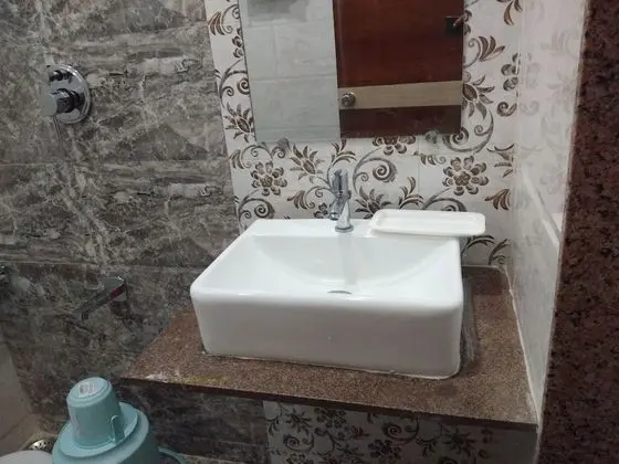Deluxe Tek Büyük Yataklı Oda (Non AC)