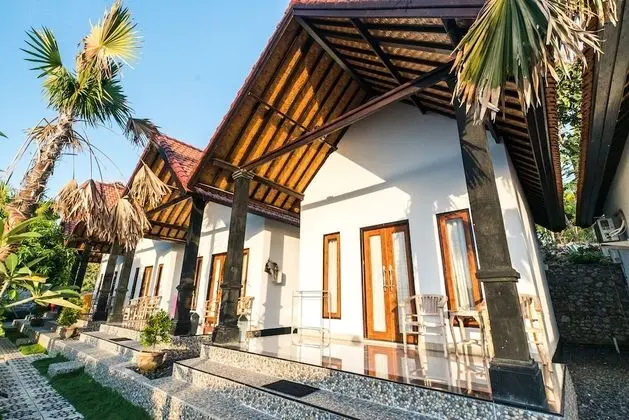 Deluxe Tek Büyük veya İki Ayrı Yataklı Oda, Havuz Manzaralı