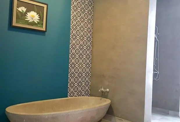 Deluxe Tek Büyük Yataklı Oda, 1 En Büyük (King) Boy Yatak, Bahçe Manzaralı, Bahçeli