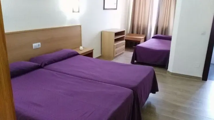 Üç Kişilik Oda