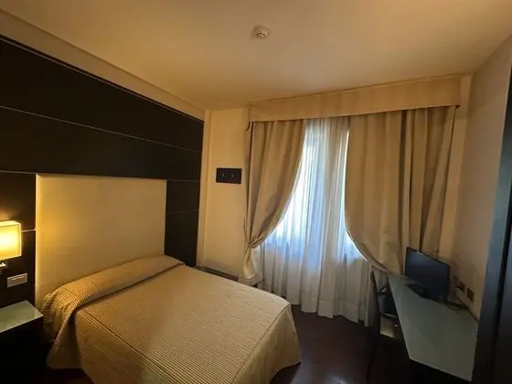 Büyük Yataklı Tek Kişilik Oda