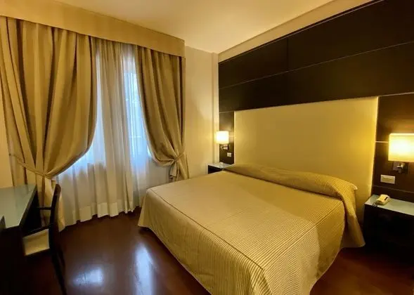 Tek Büyük Yataklı Oda, Sigara İçilmez