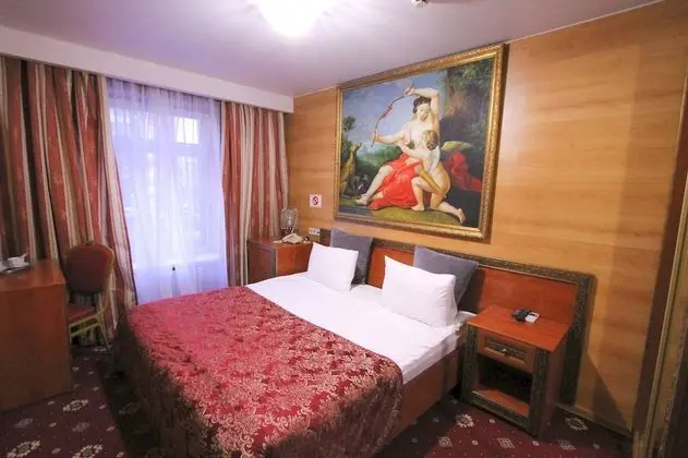 Tek Büyük veya İki Ayrı Yataklı Oda