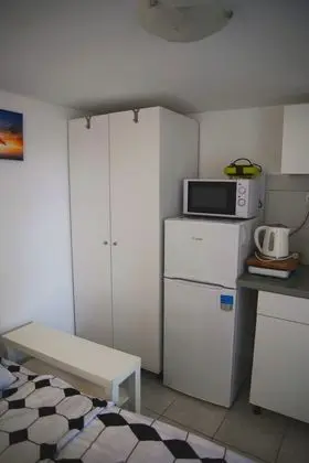 Economy Büyük Yataklı Tek Kişilik Oda, Buzdolabı ve Mikrodalga, Bahçeli