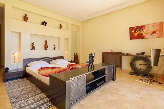 Superior Tek Büyük Yataklı Oda, Havuz Manzaralı