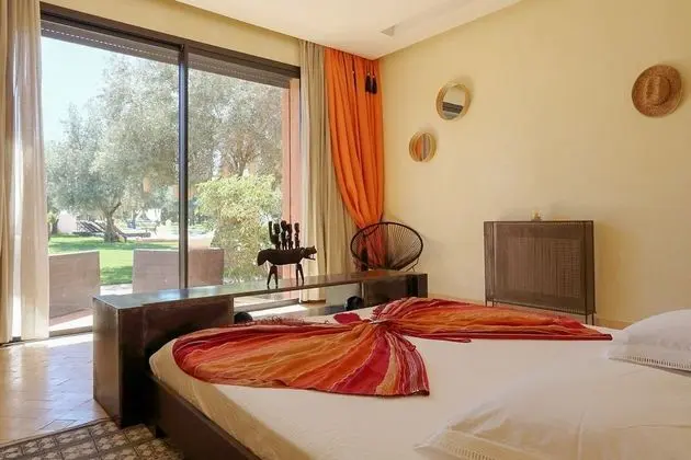 Superior Tek Büyük Yataklı Oda, Havuz Manzaralı