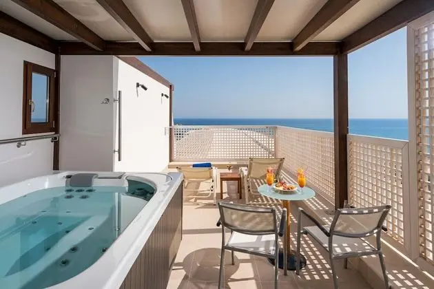 Deluxe Suite Sea View & Jacuzzi