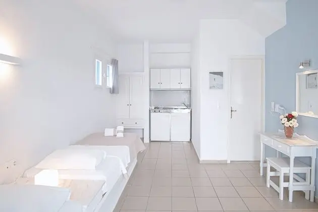 Twin Studio, Sea View