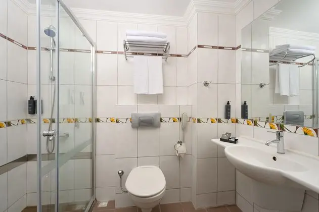 https://images.etstur.com/imgproxy/resize/2560x1440/files/images/hotelImages/etsrooms/406/Kaila_Krizantem_Hotel_20250603104636_1.jpg