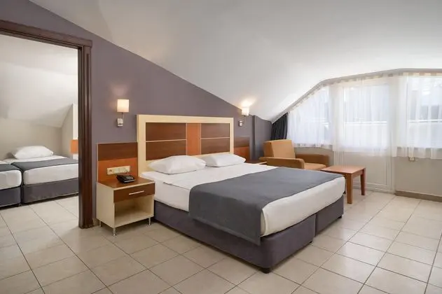 https://images.etstur.com/imgproxy/resize/2560x1440/files/images/hotelImages/etsrooms/406/Kaila_Krizantem_Hotel_20250603104710_1.jpg