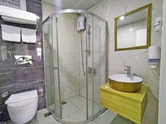 Üç Kişilik Oda