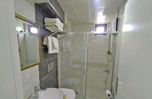 Üç Kişilik Oda