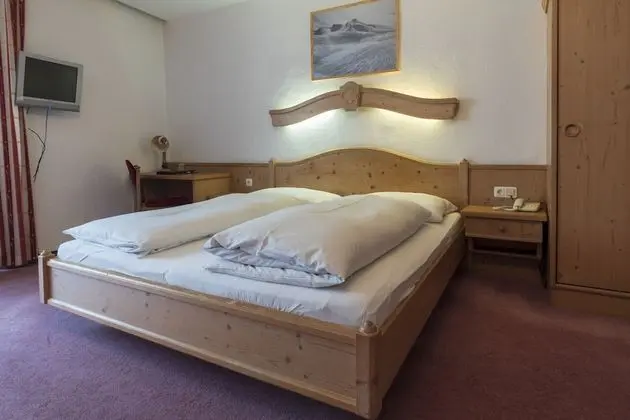 Superior Tek Büyük Yataklı Oda (Street View)